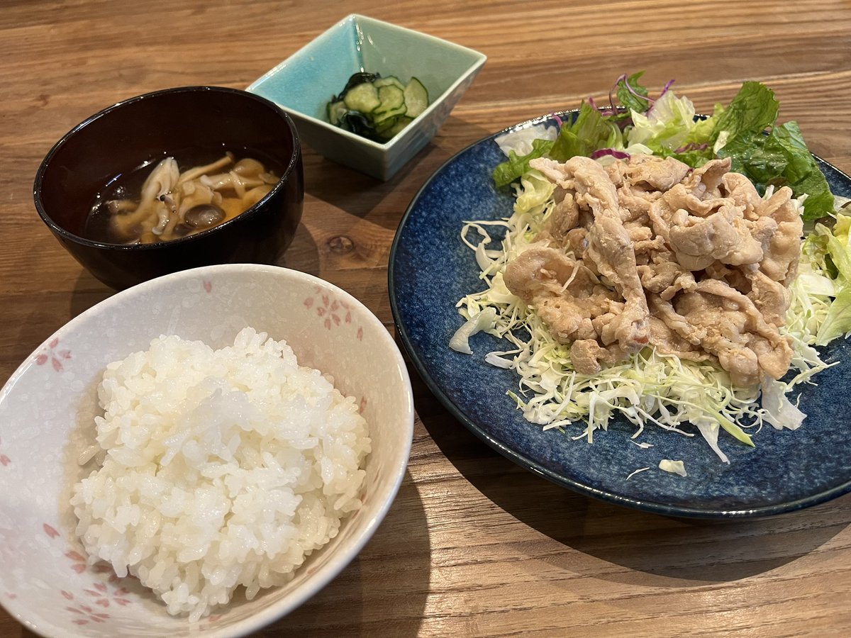 生姜焼き定食でございます🙇