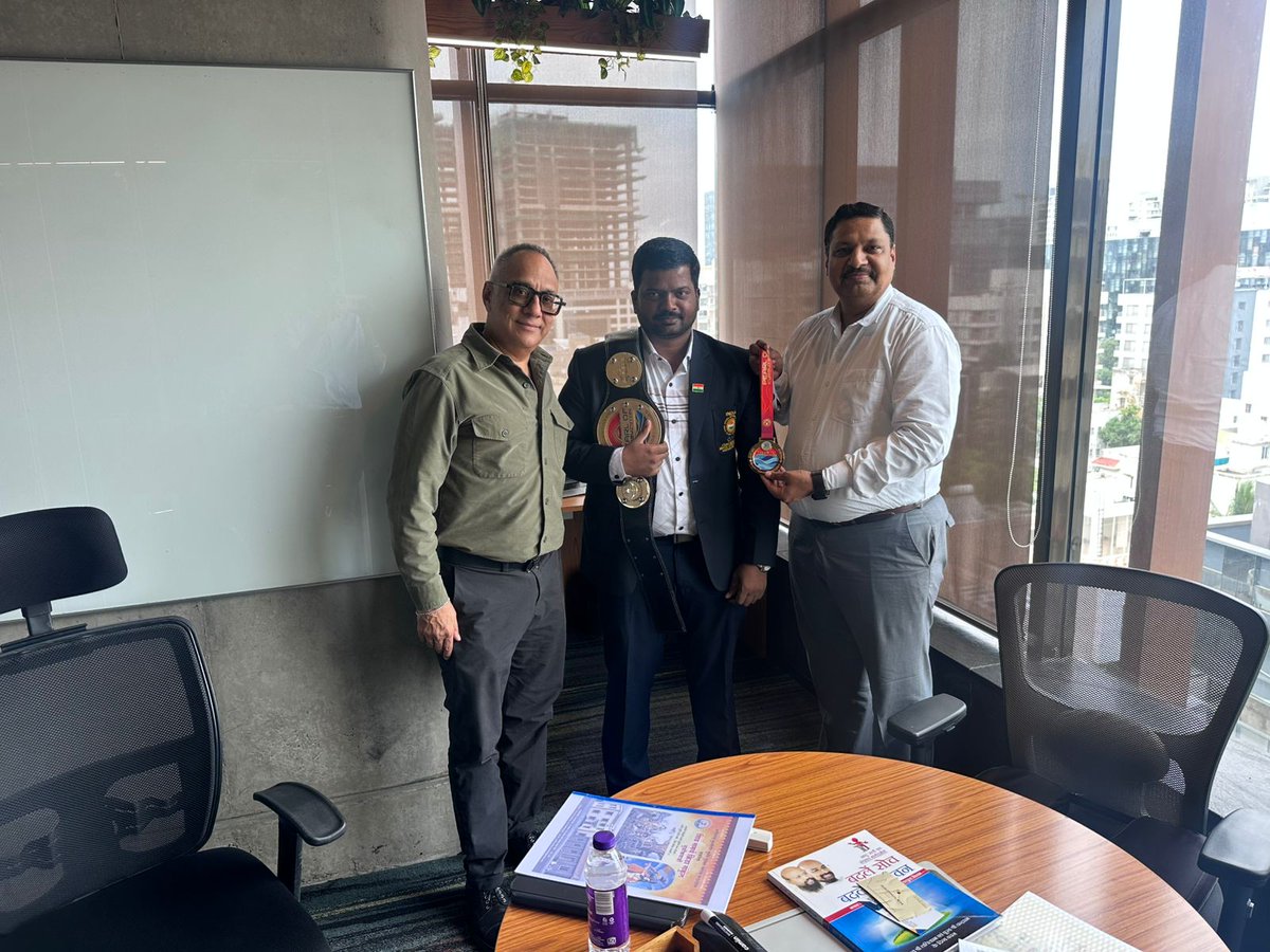 Manojpochat's tweet photo. Shri. Sudhir Pundekar Pailwan @wrestlersudhir called upon to meet me at my office, #sudhirPundekar is a lone Belt wrestling champion from Bharat & comes from small village in #Satar district. He just won gold medal at "International sports Games 2025 #Kyrgyzstan" in Belt Wrestling. Has been awarded as "Pearl of Kyrgyzstan🇰🇬" by Kyrgyzstan Gov. We have been helping him through various foundations, he is doing great work. Congratulated him for all the success was accompanied by my friend Shri. Vishal Makar Ji. Well done #SudhriPundekar