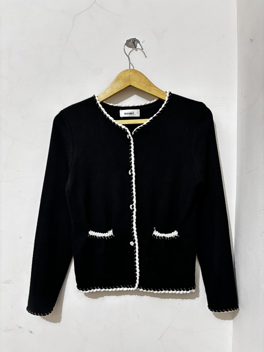 ayuni_luvita's tweet image. @KomunitasMurah 

Hiii!! 👋🏻📦

aku mau jual baju-bajuku start from 20k ajaa.

semuanya prelovedku sendiri jadi aman dan bersih karena pengiriman done laundry. pengiriman manual only dari bandung. untuk lebi lanjut bisa dm dan kepoin instagram ku : prel.ovedbyvie

terima kasih🩶🖤