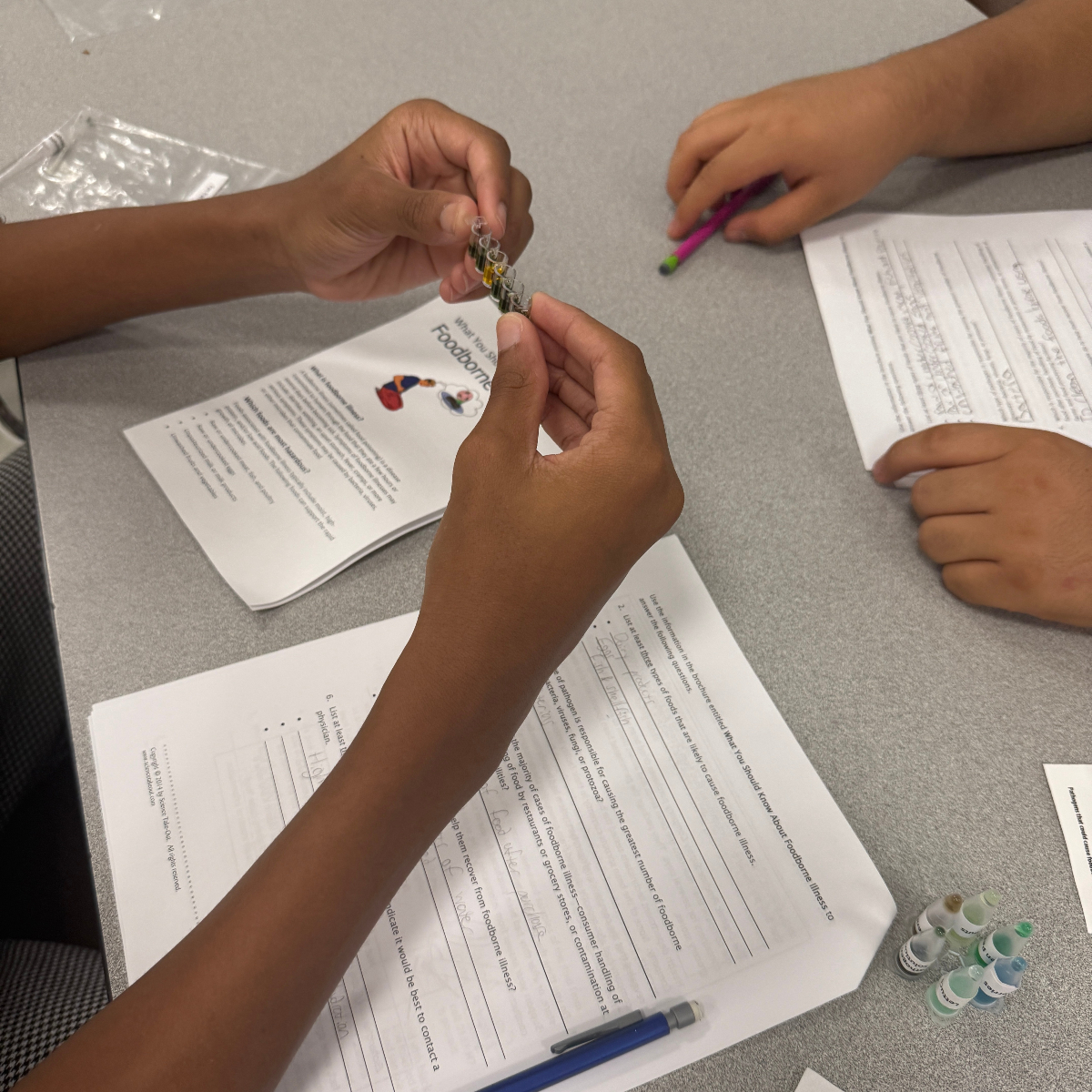 #SouthTechAcademy Culinary Academy students acted as epidemiologists in the "Growing Resilience Through School Gardens and Nutrition Education" interdisciplinary project. Thanks to the #EducationFoundationPBC for funding this project. #GoReach!grant #ufifas_fnp #southtechgold🥇