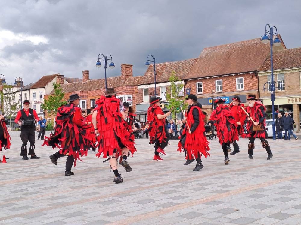 Red Cuthbert Morris tweet media