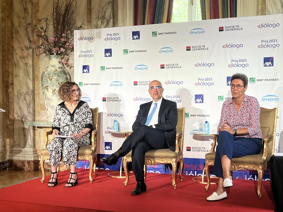 AXASegurosEs's tweet image. Gracias @DialogoEsFr por todo el trabajo que hacéis para fortalecer la relación de hermandad franco-española. Y nuestra felicitación a @Airbus @EsAirbus, empresa galardonada con el Prix 2025