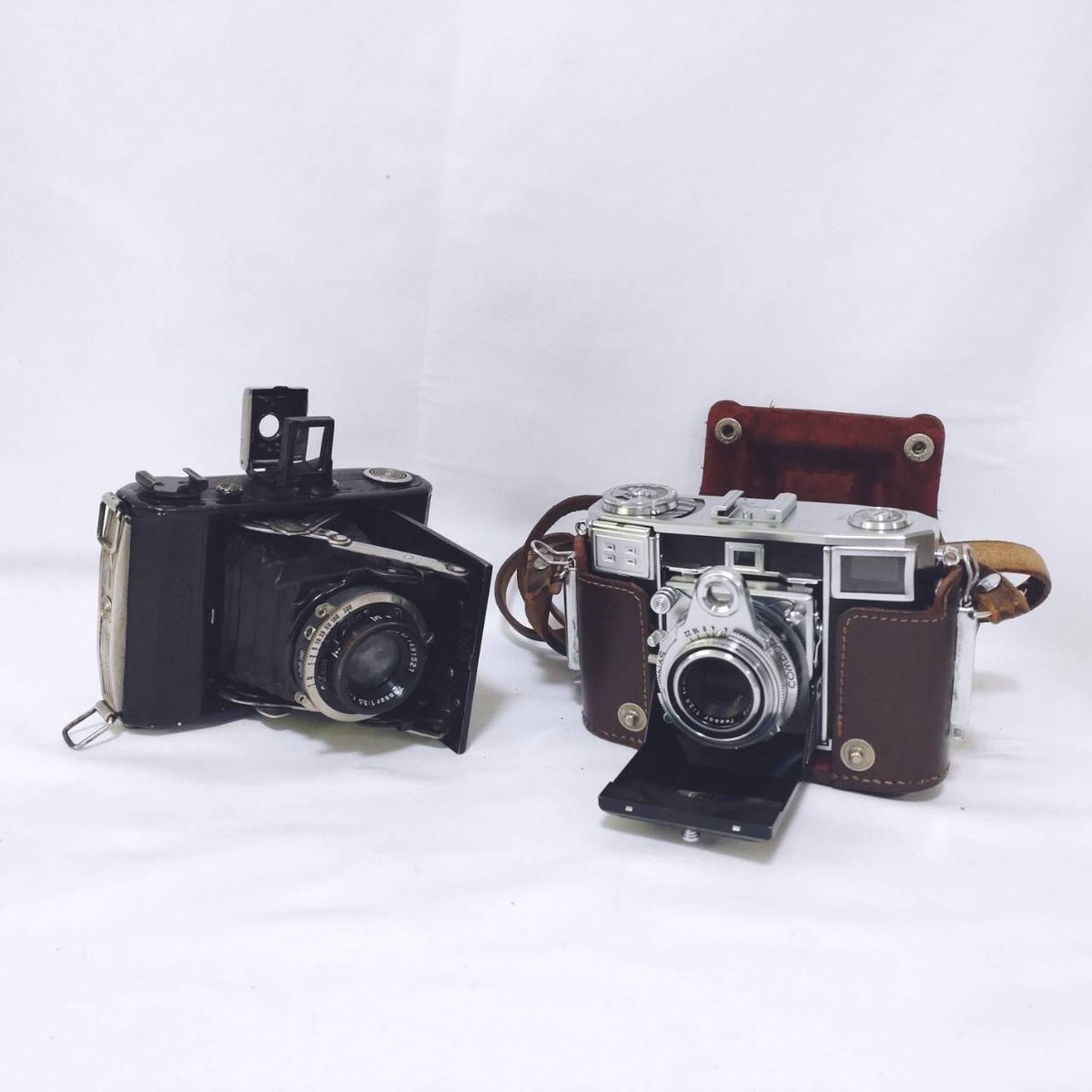 kaitoricamera's tweet photo. 📷Zeiss Ikon 蛇腹カメラ+Tessar 1:3.5 f=7cm
Contessa コンテッサ+Tessar 1:2.8 f=45mmTもお買取しました!!
クラシックな蛇腹機構とTessarレンズの写りは今も根強い人気!
買取専門店カメラ堂ではアンティークカメラも一点ずつ丁寧に査定しています🎶

LINEで無料査定受付中!!

#ZeissIkon #Contessa https://t.co/YmB4BJDEst