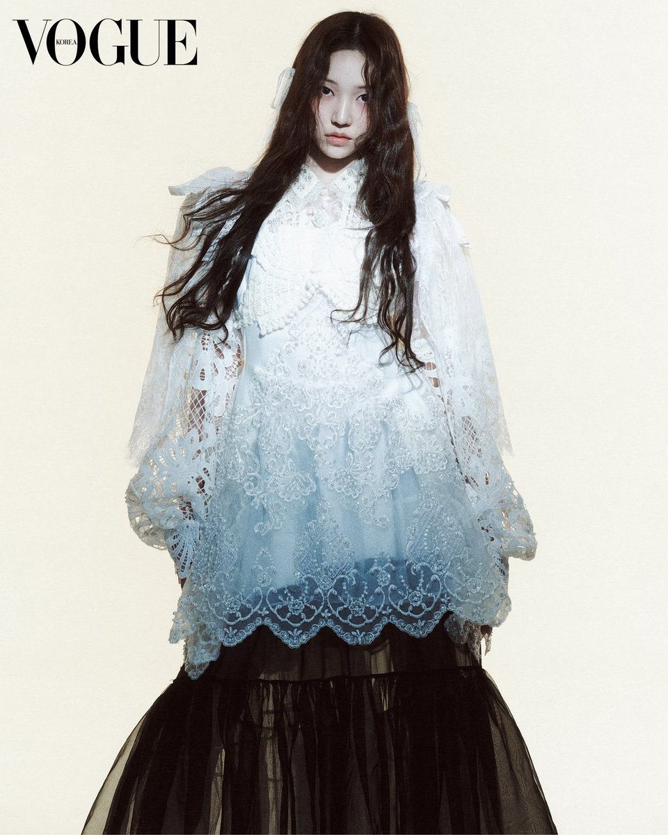 GLOBALYOUNGSEO's tweet photo. [INTERVIEW] 250623 — Vogue Korea

🐱: I always like to add cute points to my outfits, whether it's with clothes, accessories, or shoes. And I never forget a pink item.

#YOUNGSEO #영서
#ALLDAYPROJECT #올데이프로젝트 https://t.co/e4w7j99hen