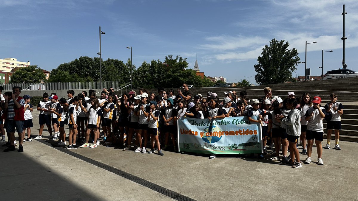 La cuarta Marcha Solidaria por el Pacto Educativo Global, una iniciativa del Papa Francisco, ha sido este año a favor de Cáritas y ha reunido a más de 3.000 niños de #LeónEsp, una actividad que ha contado con la presencia del alcalde de la ciudad, José Antonio Diez @jadiezleon