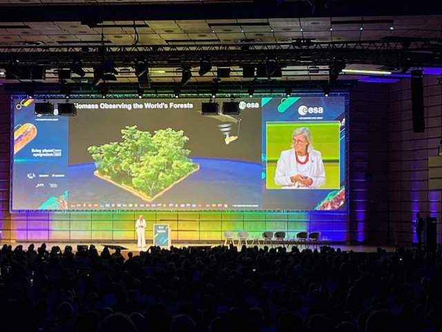 🌍 #LPS25 has officially opened! ESA DG Josef Aschbacher and Director of EO Simonetta Cheli kicked off a week focused on advancing EO science and applications.

ESA remains committed to delivering innovative EO missions and open data — essential for understanding our planet,