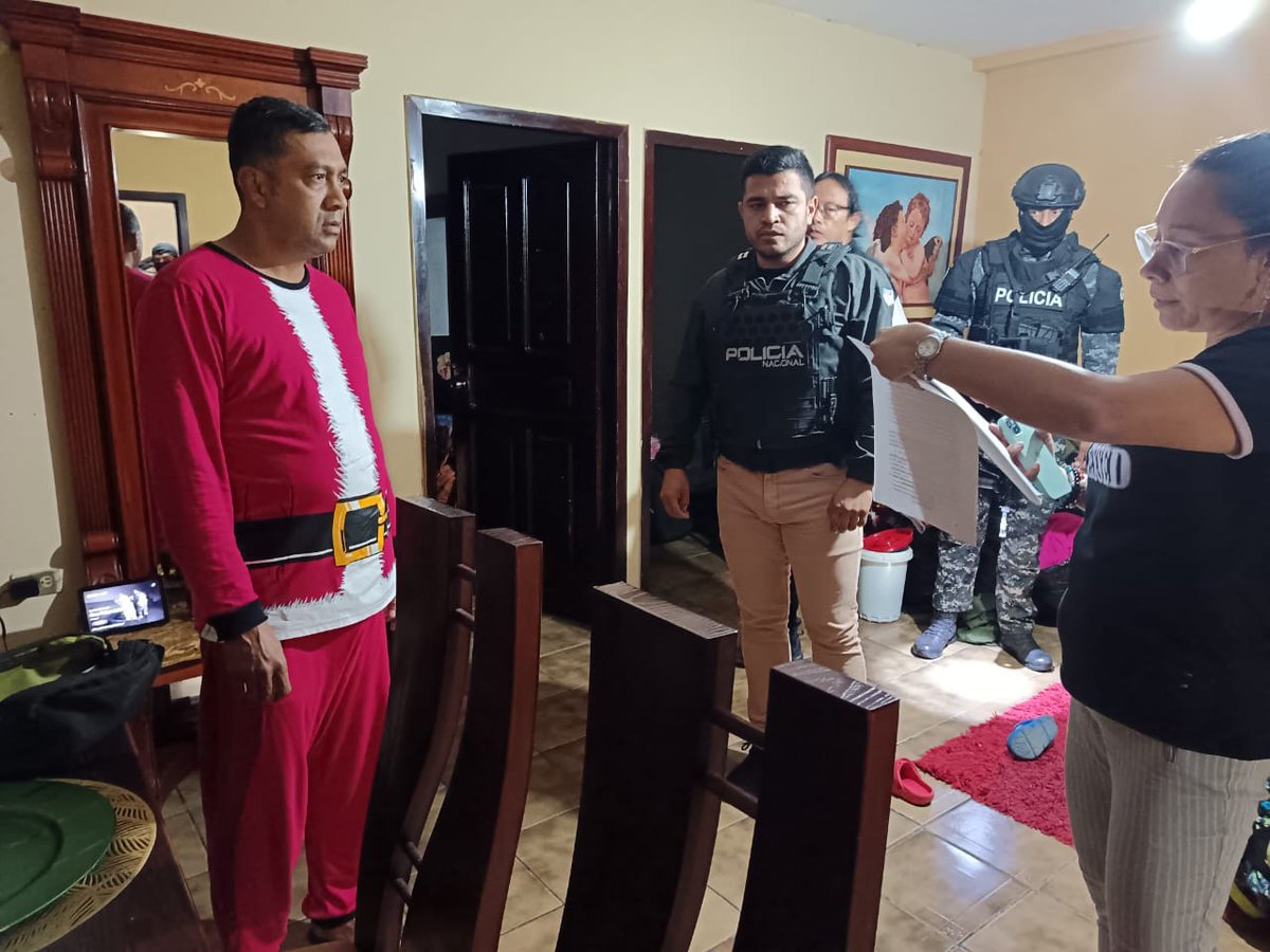 AssLatam's tweet image. Marcelo Villegas, former director of the Judicial Council of Manabí in Ecuador, was arrested while dressed in Santa Claus pajamas.