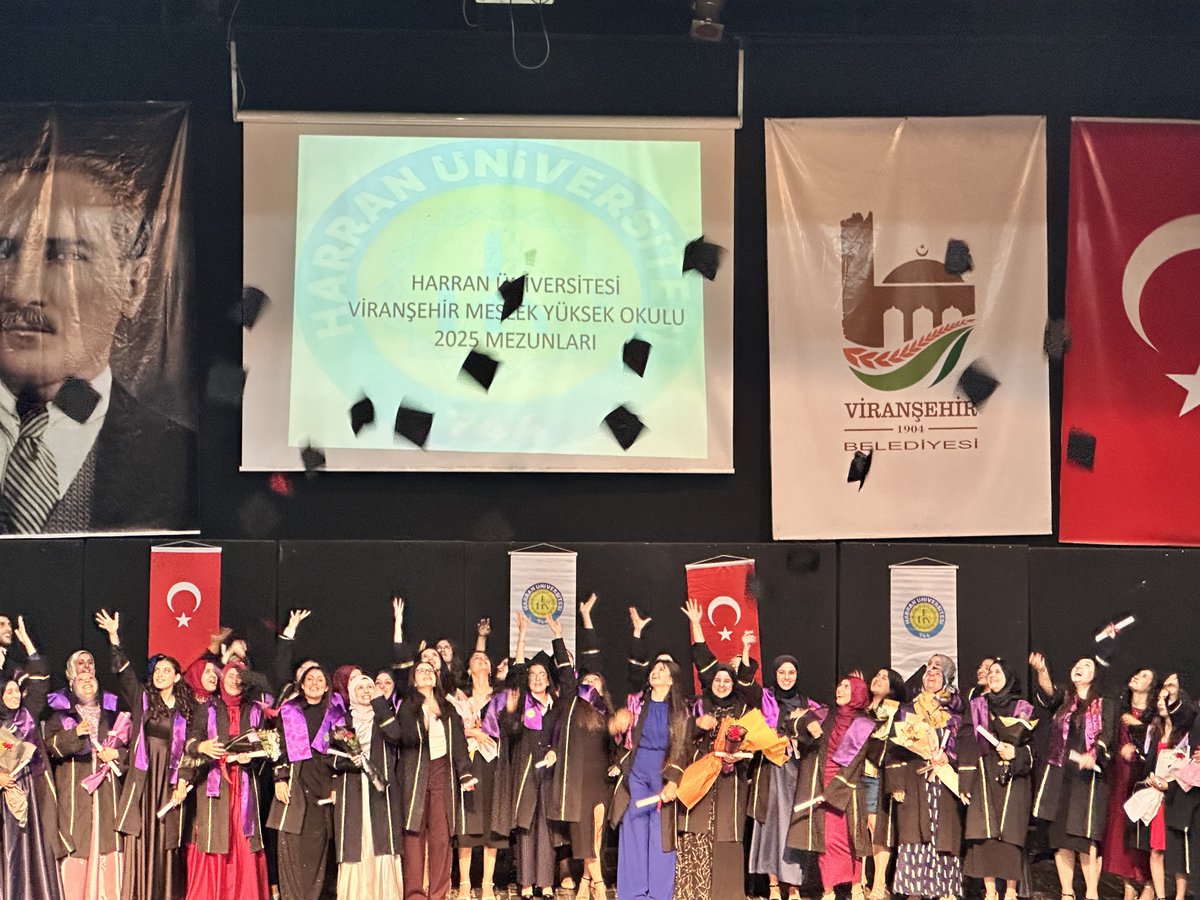📍 Harran Üniversitesi Viranşehir Meslek Yüksekokulu Mezuniyet Töreni

İlçe Millî Eğitim Müdürümüz Çetin Gören, Harran Üniversitesi Viranşehir Meslek Yüksekokulu’nun 2024-2025 Eğitim Öğretim Yılı Mezuniyet Töreni’ne katılım sağladı.

🎓 Törende, yılı 2.likle tamamlayan öğrencimiz