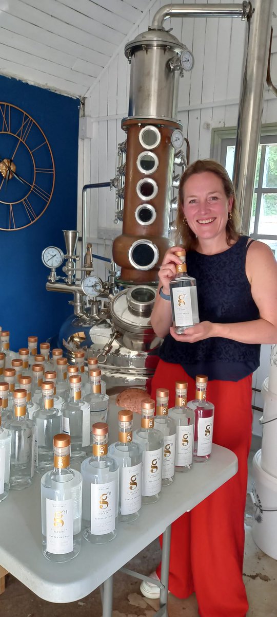 chefbytesdaniel's tweet image. What an honour it was to meet the wonderful and very talented Claire from @generationdistillers in Sussex, and her very tasty award winning #gins Dry Gin 43% Vol, Orange & Cardamom Gin Bottled at 41%, Generation 11 Overproof Sussex Dry Gin try it at @romeojuliet_hailsham