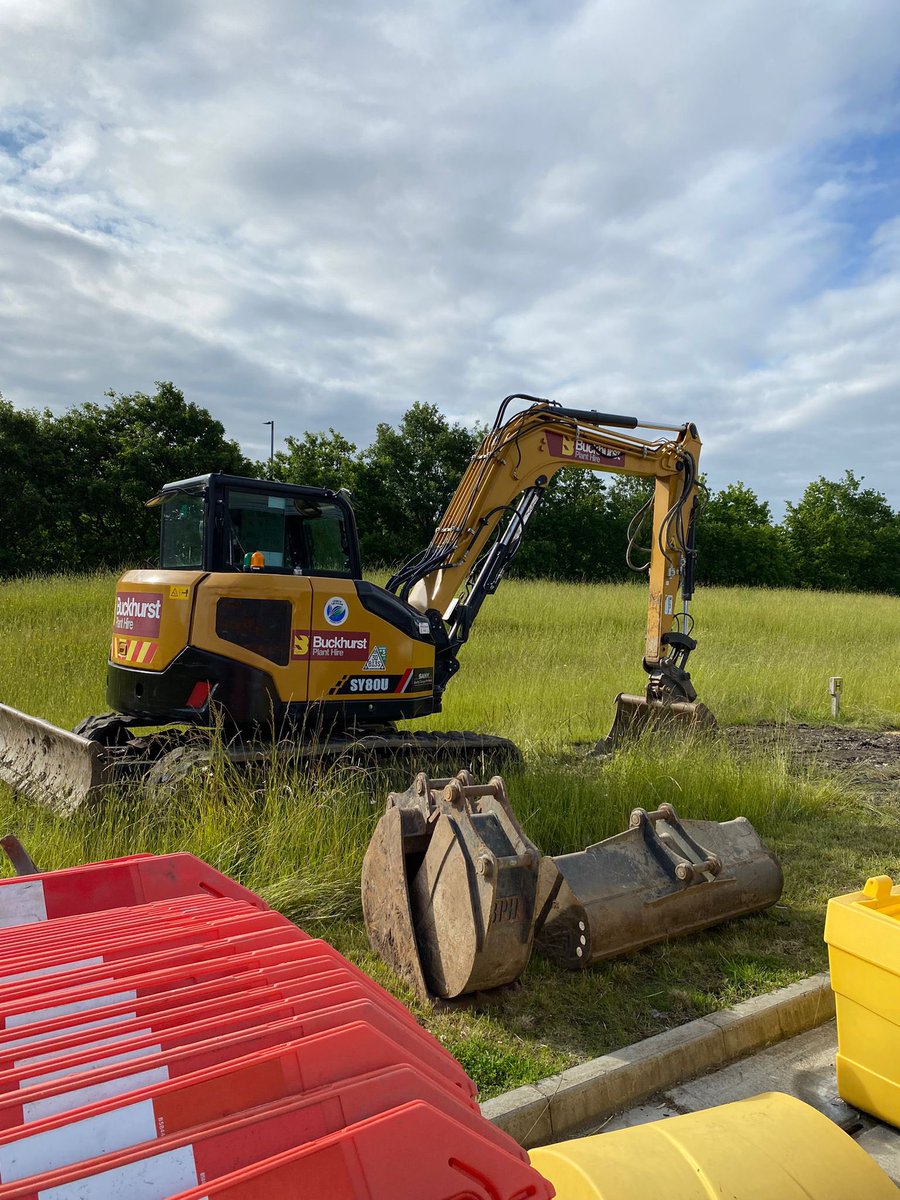 Dumper + Excavator + Glaswegian sunshine = a solid start to the week  🌤️

Great to see one of our 8T SANY teamed up with a 6T JCB dumper on site for a new customer in Callidus Scotland, supporting drainage works.

#BuckhurstPlantHire #SANY #JCB