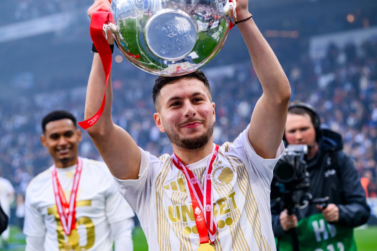 moh19si_'s tweet photo. جيرارد روميرو :

اول اجتماع بين وكيل روني باردغْجي و ديكو كان في مباراة أتليتيكو مدريد ضمن كأس الملك في مدريد 

بالتالي الصفقة جرى العمل عليها لوقت طويل https://t.co/06gXN2K6GL