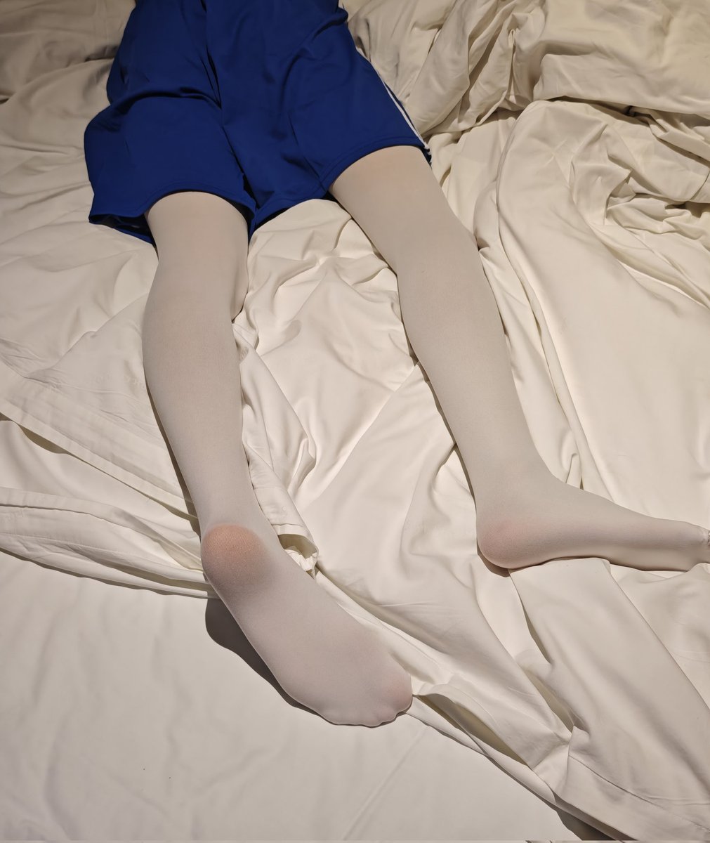 又出来啦！
#白丝