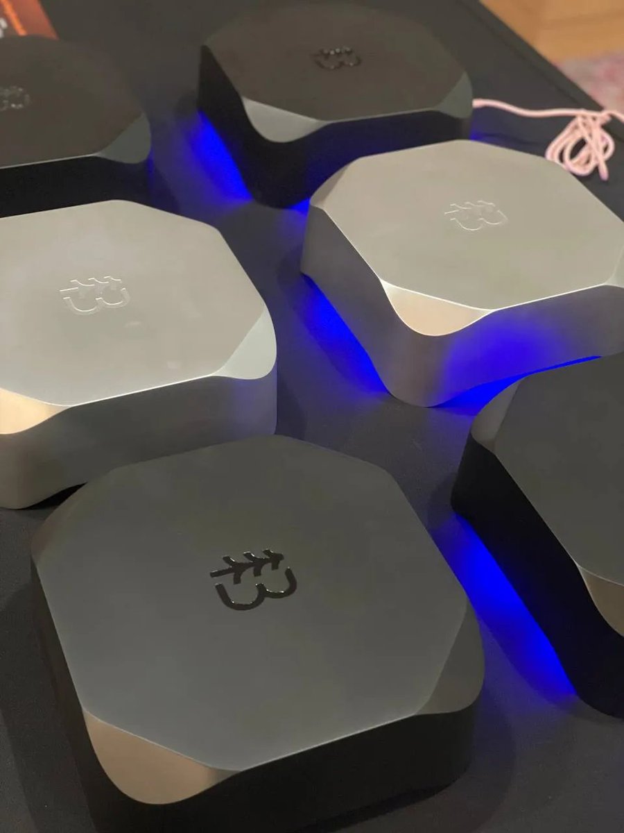 botanika_sol's tweet image. 🇻🇳 Vietnam, the wait is over! 🎉

We officially launched #NIMBUS with a fantastic event in Vietnam, celebrating with partners and our amazing community. 

Attendees got to experience Nimbus firsthand, and the energy was incredible! Big things are coming!

The #DePIN on $SOL, Be…