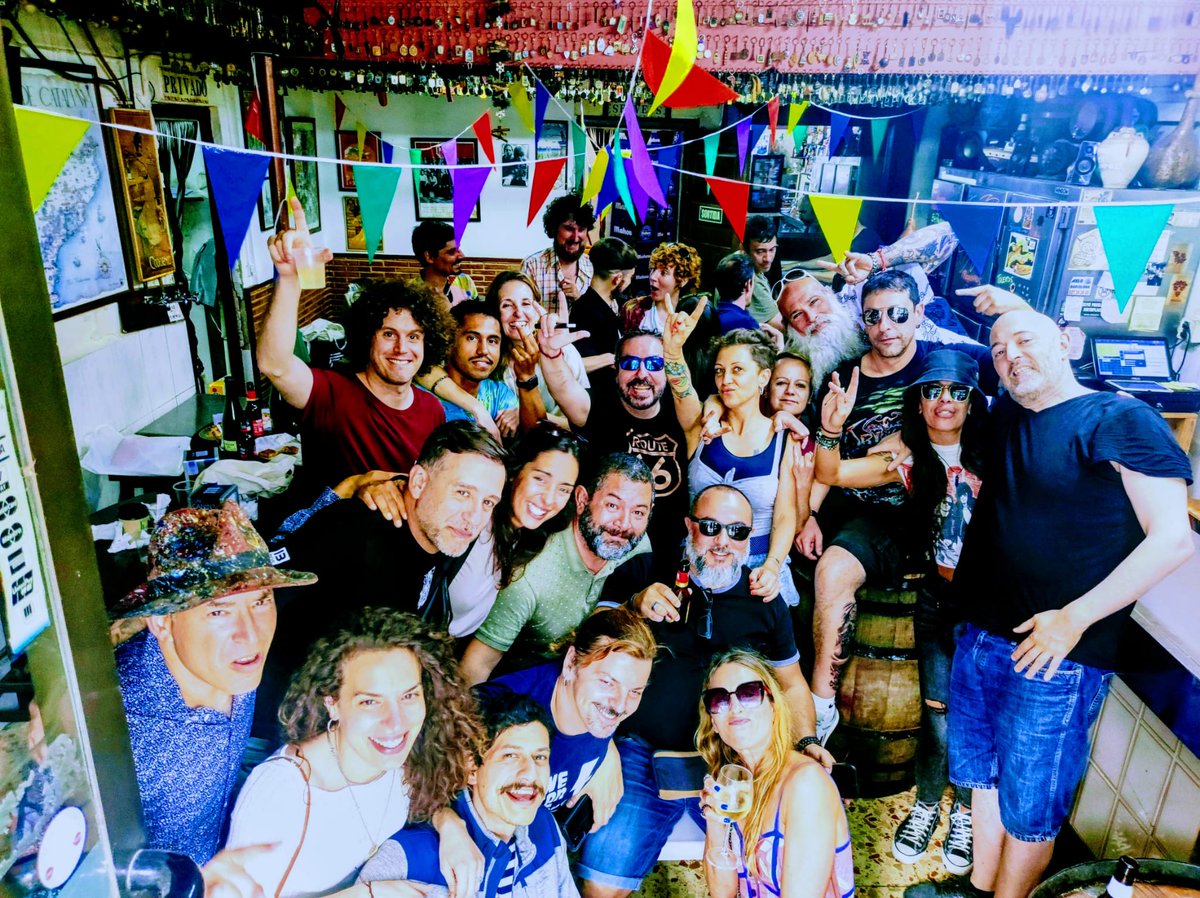 AVISO IMPORTANTE: Mañana abrimos! Sí, desde mañana las 12h y hasta que nos cansemos estaremos de postverbena. La jarana nos gusta más que a un tonto un lápiz y a vosotros también, así que os esperamos para pasar el día de St. Joan con comida y bebida fresca. Salud, familia 🐽❤️🐽