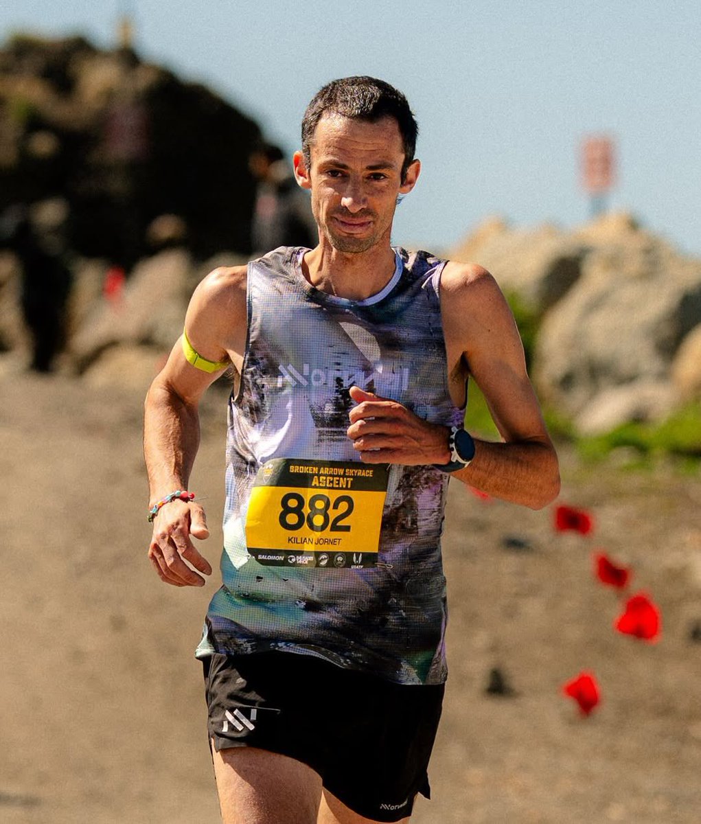 COROSJapan's tweet image. ウェスタンステイツ100に参戦するキリアン・ジョルネにとっての「調整ラン」は普通の人と少し違います！

すでにアメリカ入りしたキリアンは、ウェスタンステイツの前哨戦として、ブロークンアローアセントのレースに出場。軽く体を動かして今の状態をチェックしました。

#カロス
#COROS
#therealwork