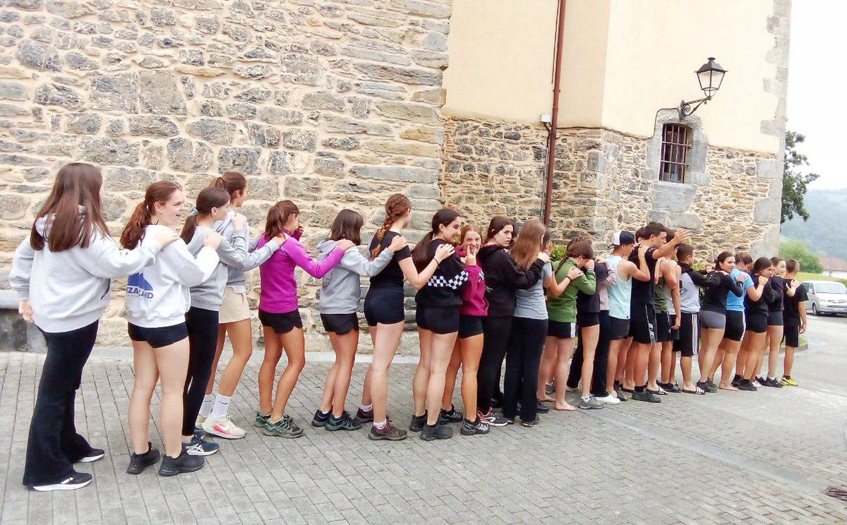 Giro ederrean eman diote hasiera aurtengo Salto! udalekuei, Baliarrainen. Lehen txandako 60 gazte bertan daude bihar arte, Hezten elkarteko hezitzaileekin batera, eta bihartik aurrera Idiazabalerako bideari ekingo diote, Zaldibiatik eta Ataundik igarota. uema.eus/eu-ES/Albistea…