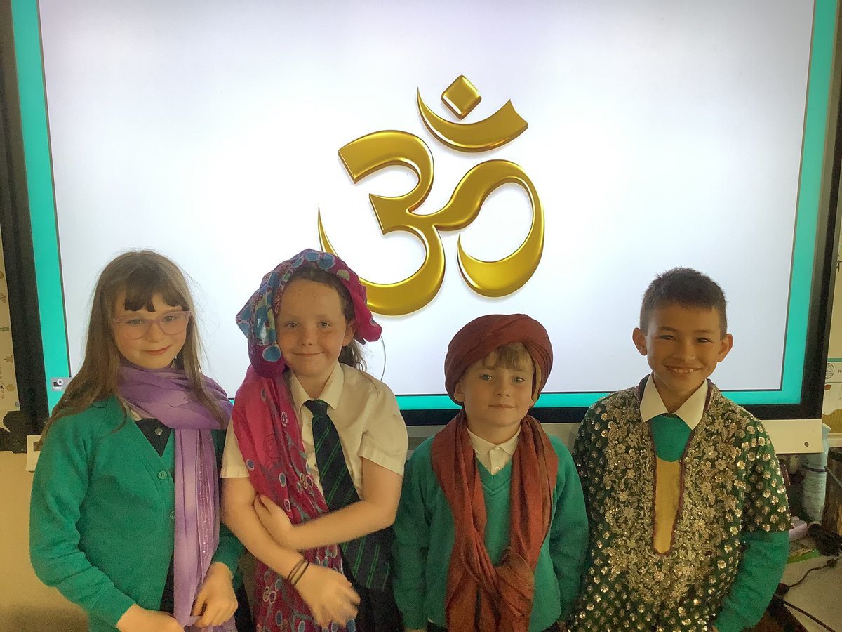 Year 4 thoroughly enjoyed their RE workshop in Hinduism this morning where we revisited key knowledge on Hindu beliefs and practices and compared them to other religions too! We even had the chance to try on some traditional Hindu clothes. #AckworthHowardRE