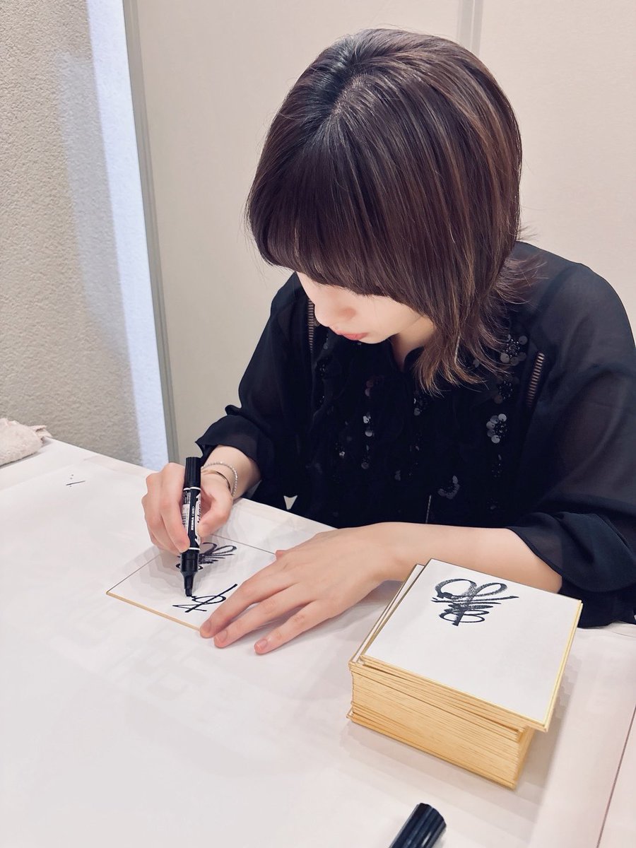 『平松愛理ツアー2025 北風と太陽と私』神戸公演、無事に終演いたしました！
⁡
#部屋とYシャツと私 U-35 呼野阿美香アレンジバージョン」を神戸の皆様にも聴いていただけて、とても幸せでした☺️