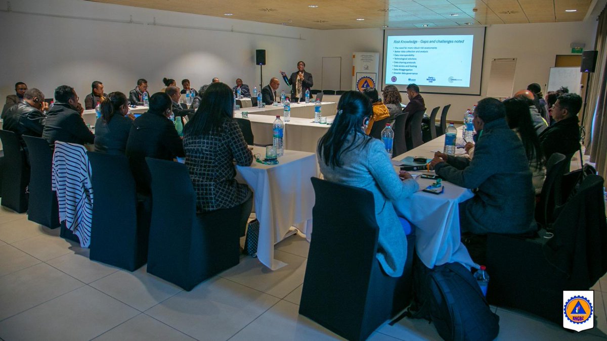 UNDRR_Africa's tweet image. 📢 Risk-informed decisions save lives.
Last week in 🇲🇬 Madagascar, research findings were presented on the production, access, and use of hazard, vulnerability &amp;amp; loss data in early warning systems—advancing the #EW4All initiative.
#DisasterResilience #RiskKnowledge #DRR