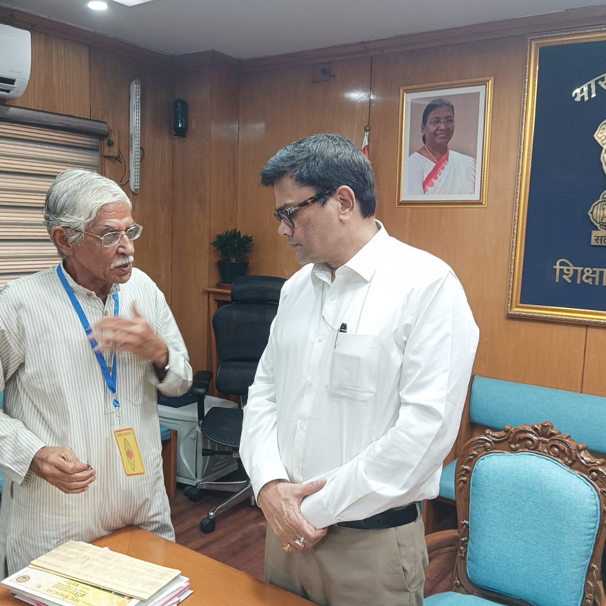 SPIC MACAY (@spicmacay) on Twitter photo Our volunteers lead by founder Dr Kiran Seth had a great meeting with Sh Sanjay Kumar Secretary, Department of School Education and Literacy (DoSEL), <a href="/EduMinOfIndia/">Ministry of Education</a>. Discussed ways to enhance cultural education in schools across India. We are grateful to Sh Kumar for his time. Our volunteers lead by founder Dr Kiran Seth had a great meeting with Sh Sanjay Kumar Secretary, Department of School Education and Literacy (DoSEL), <a href="/EduMinOfIndia/">Ministry of Education</a>. Discussed ways to enhance cultural education in schools across India. We are grateful to Sh Kumar for his time.
