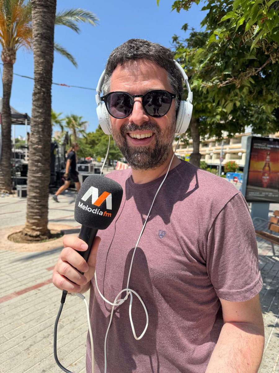 Onda Cero Mallorca (@ocrmallorca) on Twitter photo Preparando la fiesta de Sant Joan en la playa de Palmanova esta noche con <a href="/Melodia_FM/">Melodía FM</a> y el <a href="/_Calvia/">Ajuntament de Calvià - Ayuntamiento de Calvià</a>. Con el escenario a punto, la fiesta comenzará a las 20.30h. Nos lo cuenta antes en #MásdeunoMallorca el DJ Fernando Megía 🎶😎👏🙌 Preparando la fiesta de Sant Joan en la playa de Palmanova esta noche con <a href="/Melodia_FM/">Melodía FM</a> y el <a href="/_Calvia/">Ajuntament de Calvià - Ayuntamiento de Calvià</a>. Con el escenario a punto, la fiesta comenzará a las 20.30h. Nos lo cuenta antes en #MásdeunoMallorca el DJ Fernando Megía 🎶😎👏🙌