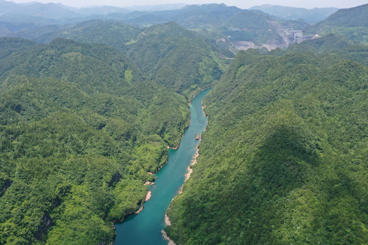 InZunyi's tweet image. ⛴️ #Zunyi's Wujiang River gets a major boost! A waterway regulation project will allow for the passage of 1000-metric-ton vessels, transforming regional logistics and trade on the river. #ZunyiUpdates