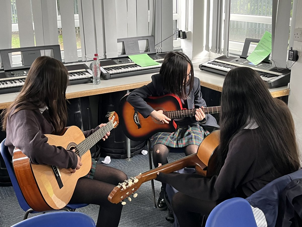 mrsmusicedwards's tweet photo. @bthccmusic Year 9s practising #7NationArmy #bandtopic https://t.co/1unZ6uzQGE
