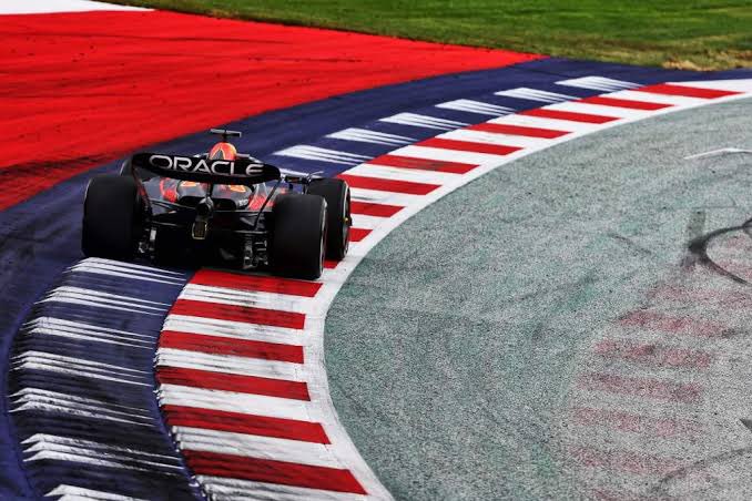 ClbPurpleSector's tweet photo. 🚨 Austrian GP Track Limits – 2025 Edition
2023:
• 1,200+ track limit reviews
• 83 violations
• 151 deleted laps
• 12 post-race penalties 😵💫
2024 brought gravel & blue lines…
But will 2025 drivers stay in bounds?
#F1 #AustrianGP #TrackLimits #RedBullRing https://t.co/wRHyLlP0od