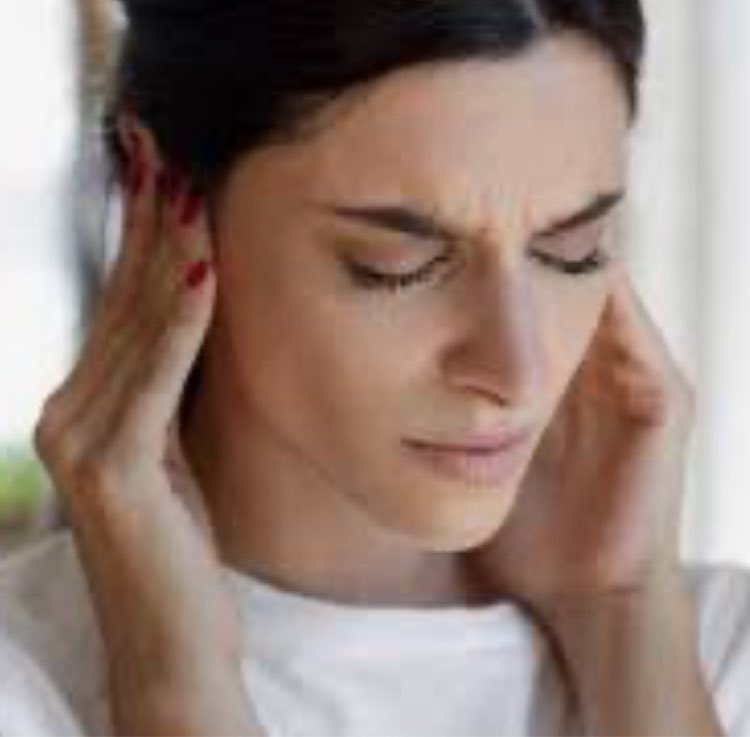 Cameron20370744's tweet photo. TOUT SAVOIR SUR LES #ACOUPHENES"
Partie 4
#Cerveau, #Homeopathie, Huiles essentielles,
#Médecine alternative, Médicaments, #Stress #tinitus #hearing #ears
#audition #sante
Gemmothérapie
Matin : 50 gouttes Sorbus domestica Bg. Mac. Glyc. 1D, 1 flacon de 125 ml
Midi : 50 gouttes Cornus sanguinea Bg. Mac. Glyc. 1D, 1 flacon de 125 ml
Soir : 50 gouttes Ficus carica Bg. Mac. Glyc. 1 D, 1 flacon de 125 ml. Trois semaines.
+ Gingko biloba en teinture-mère, (assure la microcirculation de l’appareil auditif)
1 flacon de 250 ml, 2 fois 40 gouttes par jour.
Médecine orthomoléculaire
Vitamines B1-B3-B6, oméga-3 (associé à oméga-6), magnésium, zinc, potassium.
Le potassium est très important car il intervient dans «la pompe sodium/potassium » au niveau des cellules de l’oreille interne et du cerveau.
Tous les champs électriques et magnétiques qui nous environnent ont un effet négatif sur ce potentiel électrochimique.
Il faut donc fournir plus de potassium (deux bananes recèlent 1 gr de potassium) dans l’alimentation et moins de sel. Eviter les téléphones portables.
Compléments alimentaires
•B.O concept (adaptogène) stress, fatigue, surmenage : 2 gélules par jour, Labo Fenioux.
•Morphea (insomnie) : 1 gélule au diner, 1 au coucher, Labo Fenioux.
Une nouveauté :
•ACOUZEN, c’est une découverte réalisée par les labos Fenioux, les résultats sont exceptionnels.
L’association de ces 2 formules complémentaires offre une synergie d’action couvrant l’ensemble des gênes occasionnées par ces bourdonnements d’oreilles.
ACOUZEN contient :
•Le ginkgo a des vertus reconnues dans la circulation sanguine, et notamment dans celle périphérique (yeux, oreilles…) et les micro-vaisseaux.
Dans une étude multicentrique comparative randomisée, 259 patients souffrant de bourdonnements d’oreilles, ont montré une amélioration de la chronicité, la périodicité et du caractère uni- ou bilatéral du bruit.
•L’astaxanthine est un puissant antioxydant, qui exerce un effet protecteur sur le système auditif, l’astaxanthine empêche une détérioration significative du sens auditif, augmente les niveaux d’enzymes antioxydantes et diminue les niveaux de cytokines pro-inflammatoires dans le tissu cochléaire.
•La mélisse aide à décontracter, apaiser et enrayer le stress engendré,
•La mélatonine assure un bon sommeil,
•Le Zinc contribue à maintenir une fonction cognitive normale,
•Les vitamines B1 et B6 pour leur action sur le système nerveux et les fonctions cognitives,
•L’astaxanthine pour ses propriétés protectrices du système auditif.
Ces deux formules contribuent à une bonne audition, un bon sommeil et des fonctions cognitives préservées. Les effets auditifs ou non auditifs néfastes pour la santé sont ainsi réduits permettant un meilleur confort de vie au quotidien.
A conseiller dans les cas suivants
•Bourdonnements d’oreille
•Environnement bruyant (discothèque, concert, machines…)
•Traumatismes auditifs
Certains acouphènes surviennent la nuit, d’où prendre une gélule d’ACOUZEN nuit (1 boite de 30 gélules).
1/- ACOUZEN : 2 gélules par jour réparties en 2 prises, avec un grand verre d’eau, 10 min avant les repas.
Il est composé de :
•Poudre de feuille de ginkgo : … …200 mg
•Zinc : ……………………………………….14 mg
•Astaxanthine : 0,2 mg
•Vitamine B6 : ………………………….1,2 mg
•Vitamine B1 : … ……………………….1,1 mg
ACOUZEN : Boîte de 60 gélules de 250 mg