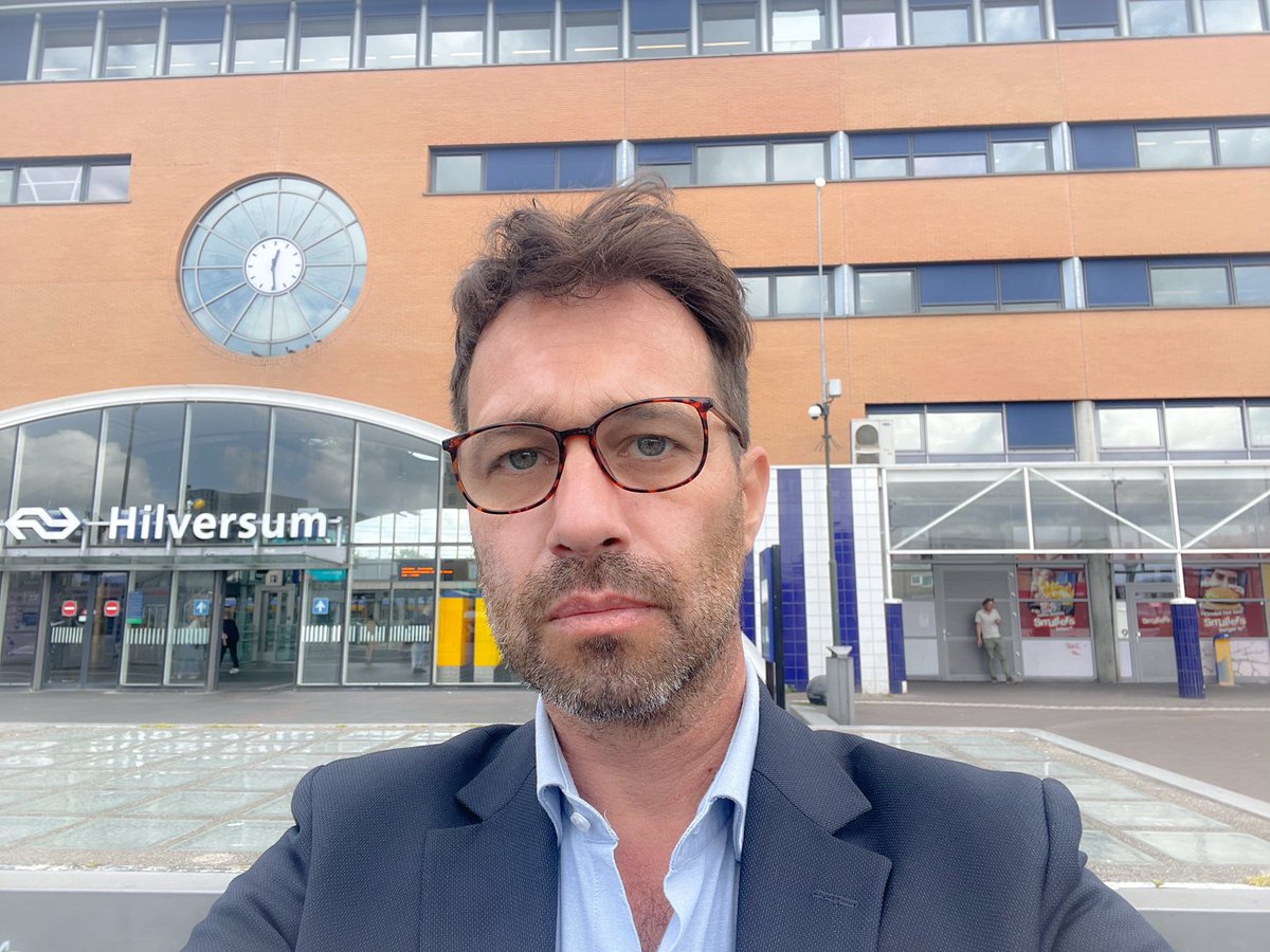 RemcoYizhakCoor's tweet image. Vannacht kwam ik via Egypte terug in Nederland. Israël ligt nog steeds onder vuur. Ik voel me rauw. Ik ben echt kapot. Op Schiphol huilde ik. Toch schrijf ik deze lange post. Hij komt uit m’n tenen.
Ik stel me kandidaat voor de Tweede Kamer. Voor mijn partij, de @VVD Ik weet…