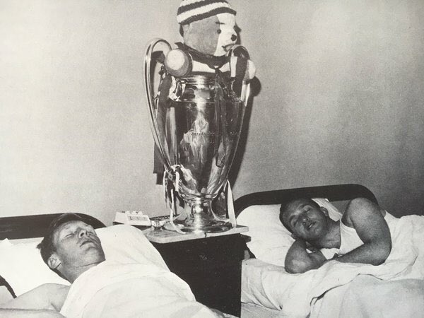 crichtonkevin1's tweet photo. Best Centre Half pairing back together again 💚 God Bless ye John Clark 💚💚 https://t.co/BmWCojf82E