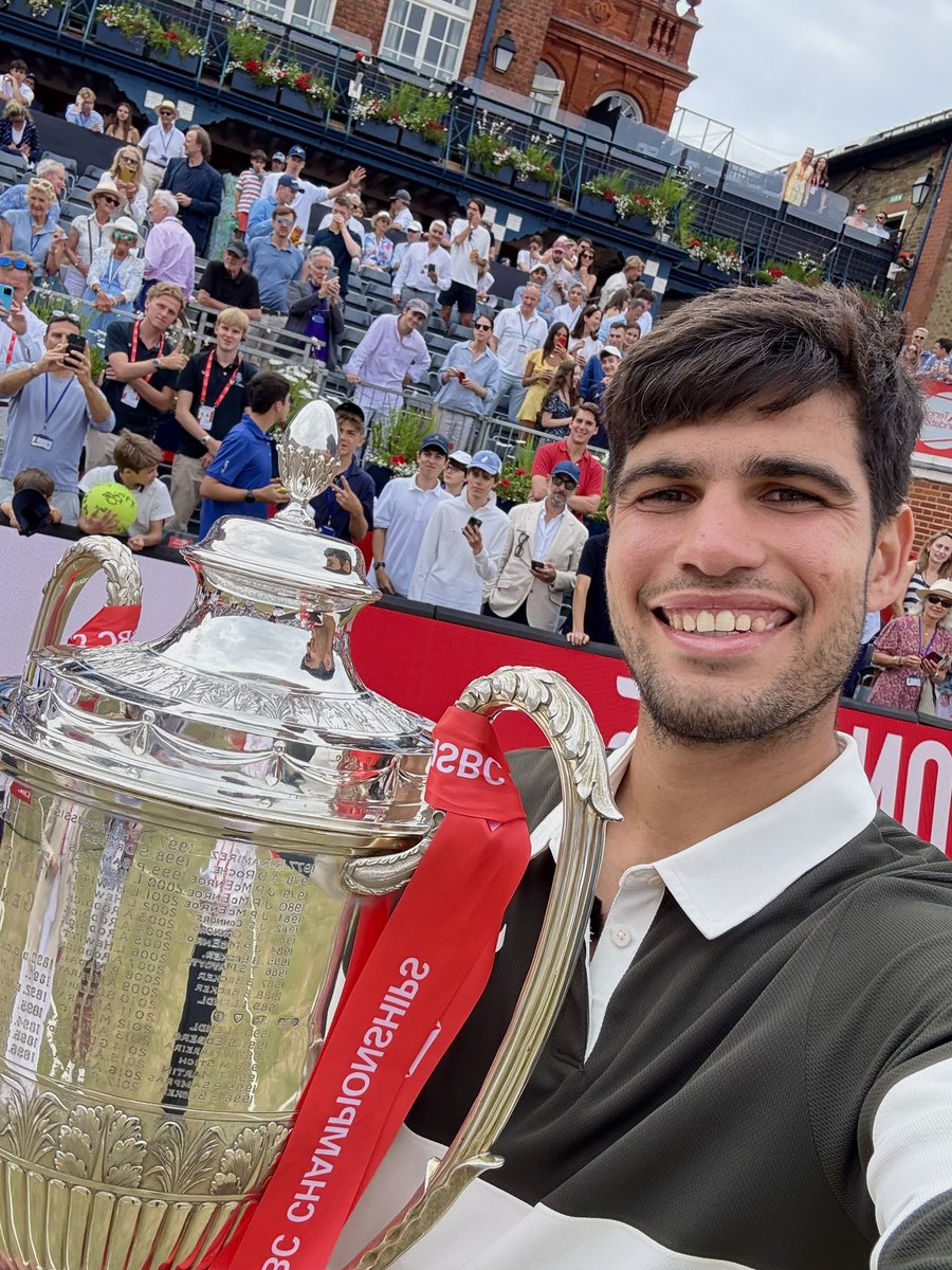 ATPBuzzNews's tweet photo. @MallorcaChamps @the_LTA Feeling down? Our favorite @carlosalcaraz's smile from the @QueensTennis #HSBCChampionships will cheer you up! 😘 https://t.co/FLed3Uf3YN