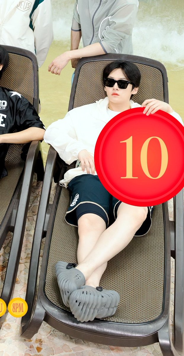 하 귀여운 얼굴에 그렇지 못한 몸
그니깐 지금 바지안에 뭘 더 입힌..거지..?
레깅스 비스무리...