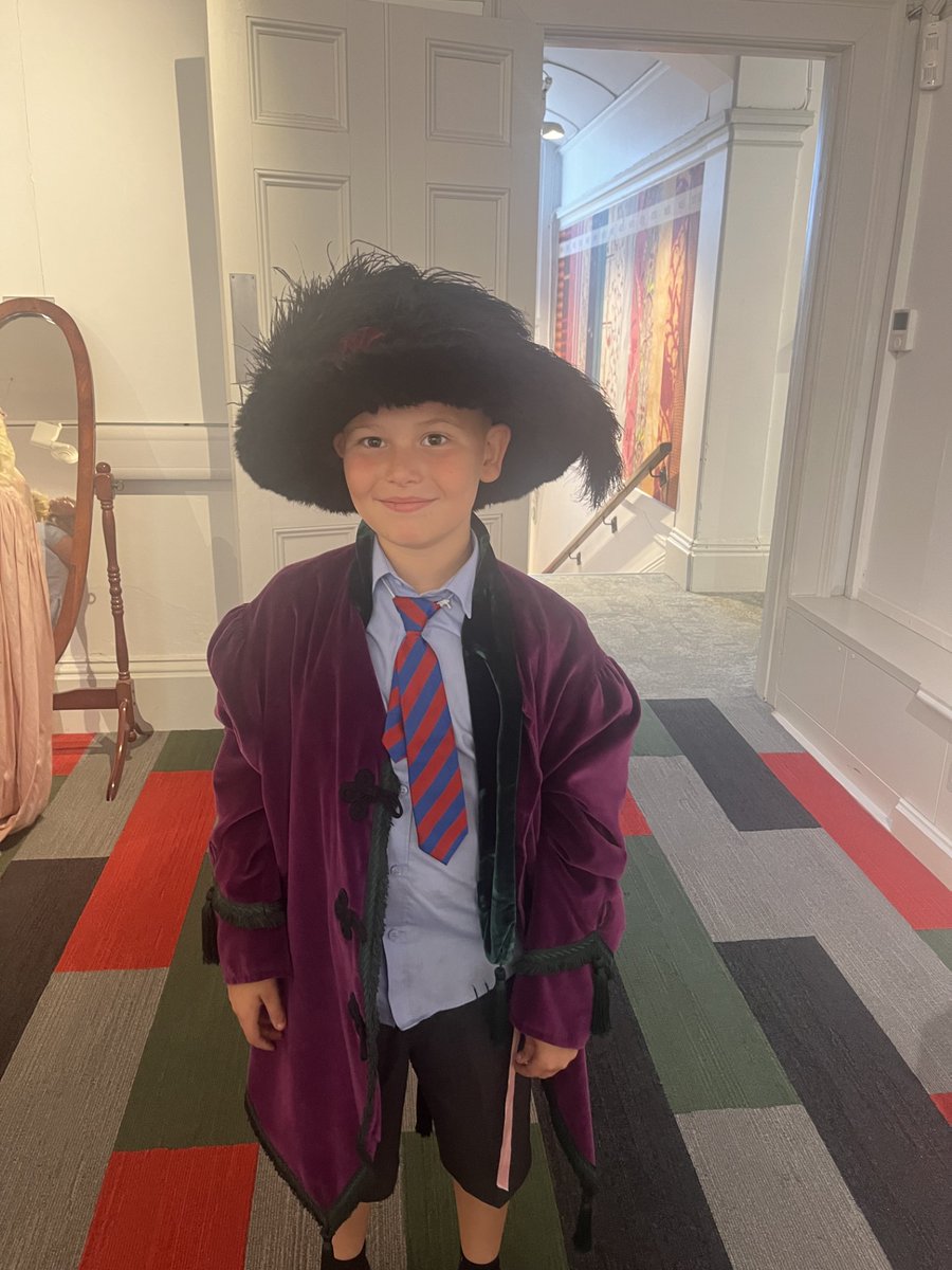 stjosephshx3's tweet image. 🎨✨ Year 4 had an amazing time at Bankfield Museum! We got creative making cardboard puppets for an exciting art exhibition, explored the fascinating museum exhibits, and enjoyed a lovely lunch in the park. A day full of art, history, and sunshine! 🌞🖌️🧺#BlessedPeterSnow