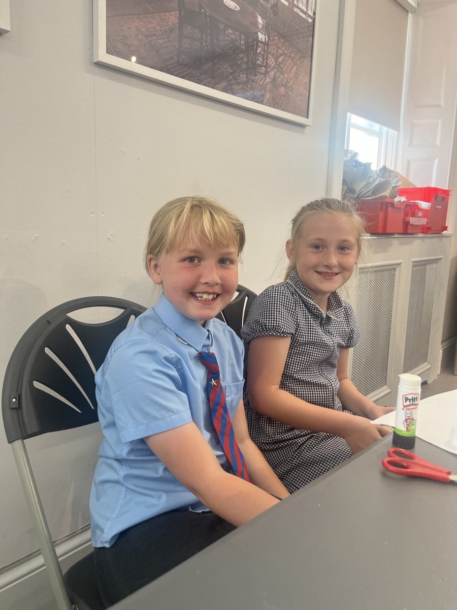 stjosephshx3's tweet image. 🎨✨ Year 4 had an amazing time at Bankfield Museum! We got creative making cardboard puppets for an exciting art exhibition, explored the fascinating museum exhibits, and enjoyed a lovely lunch in the park. A day full of art, history, and sunshine! 🌞🖌️🧺#BlessedPeterSnow