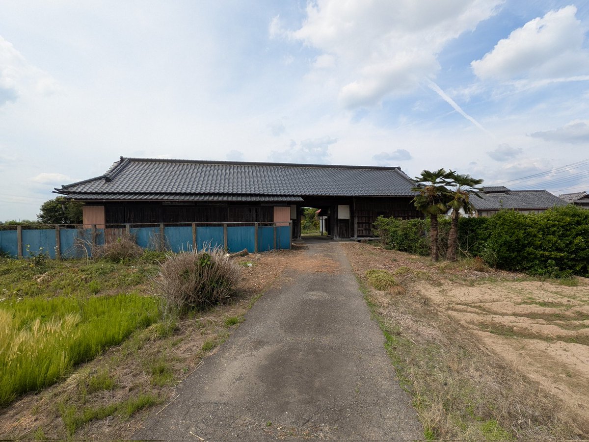 divstay's tweet photo. 空き家を活用した民泊施設5号店プロジェクト始動しました！
場所は小山市絹地区の中河原です。
築200年を超えると言われる歴史ある古民家を活用します。
これだけ立派な古民家なので、所有者の方への敬意を忘れないよう、丁寧に活用し��いと。 https://t.co/ZkZEZUii09