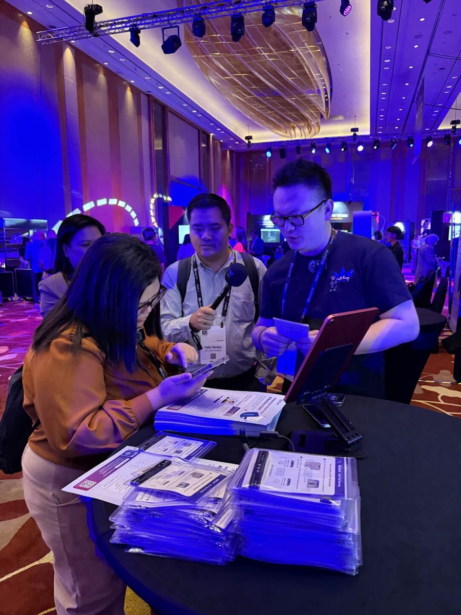 bizcardcool's tweet image. 📷 BizCard is at SuperAI: Where AI Meets the World
Kicking off today at Marina Bay Sands
Want to learn more about Bizcard? Click here:📷card.biz
Use promotion code: 1234 register to enjoy free VIP!
#Bizcard #SuperAI2025 #WhereAIMeetstheWorld #SingaporeAIWeek