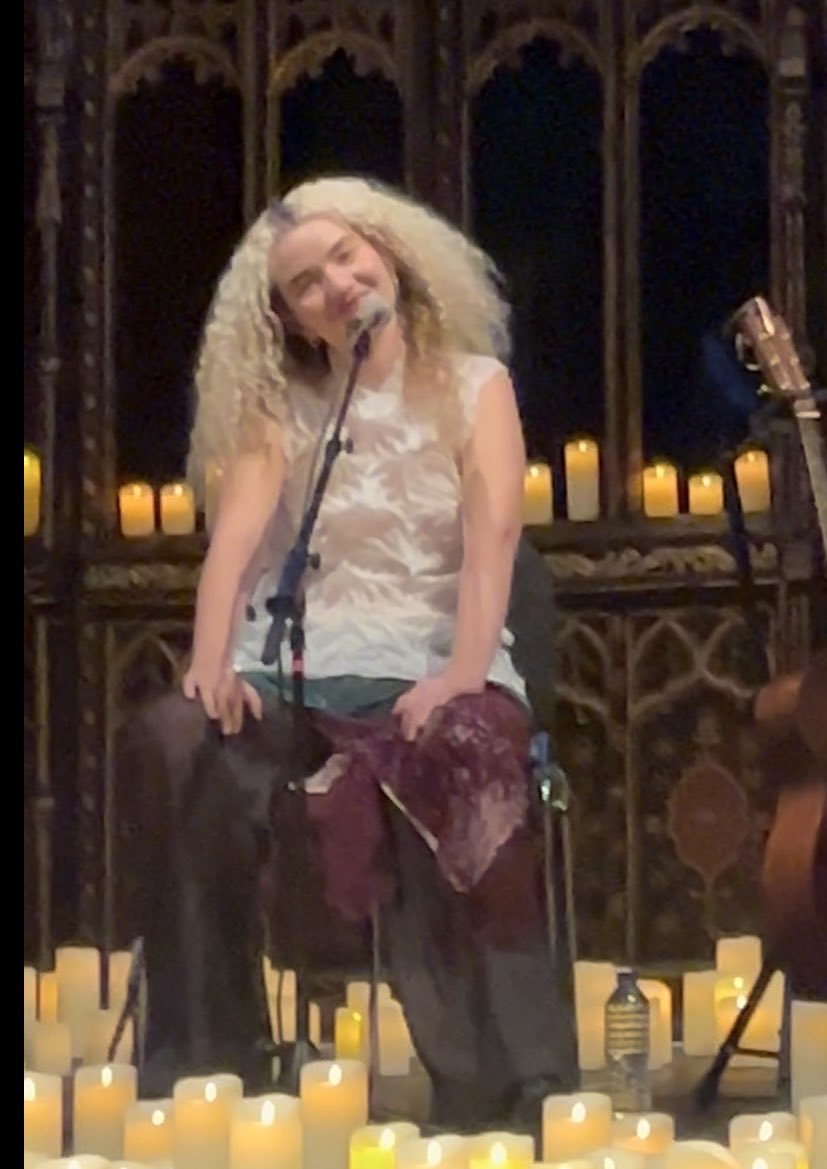 monicecon's tweet image. ela é tão linda