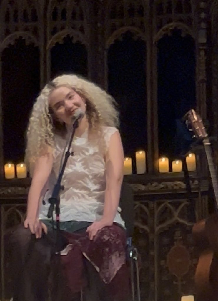 monicecon's tweet image. ela é tão linda