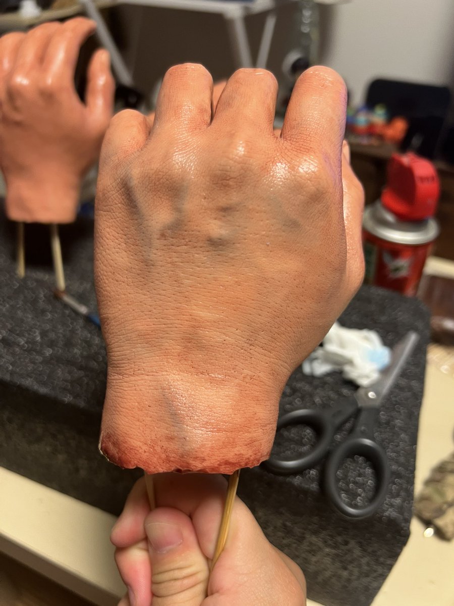 筆で血管に色を付けてます！

いい加減エアブラシ欲しい😭😭😭