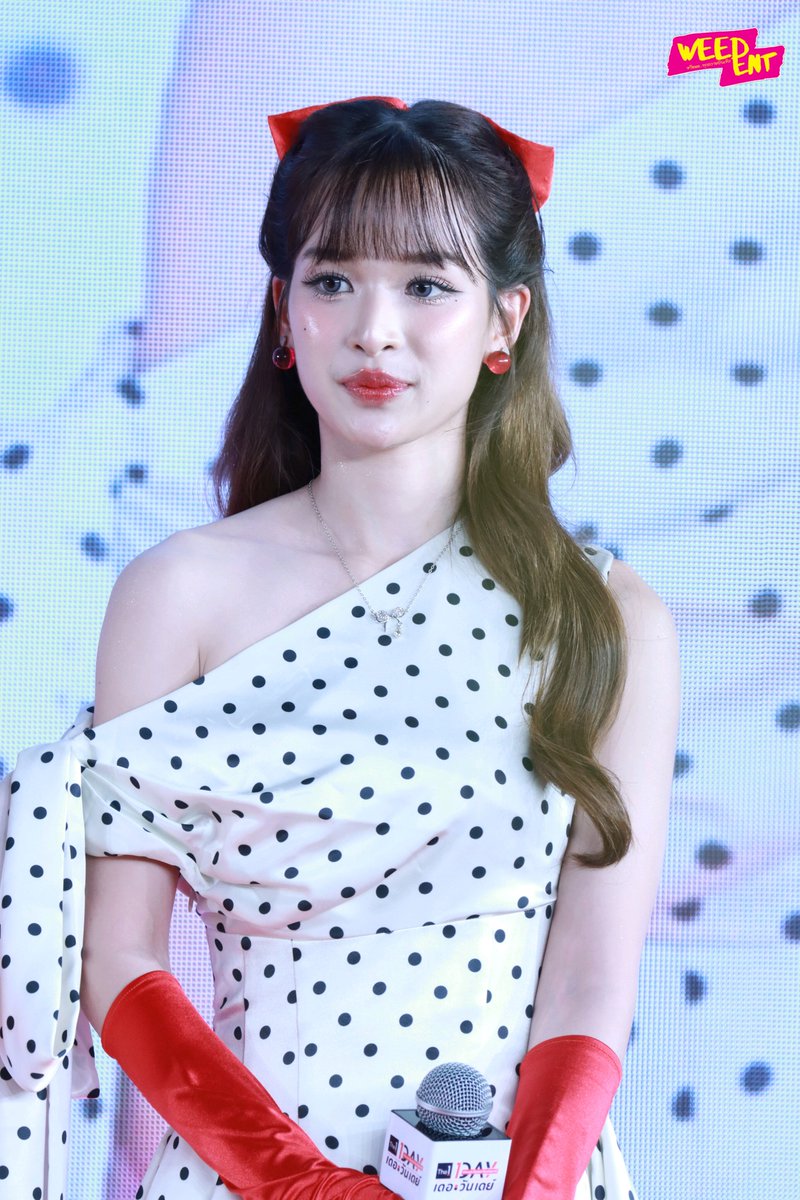 WEED_ENT's tweet image. สาวๆ "QRRA" ร่วมงาน " The 1 Day 2025 วัน The 1 แห่งชาติ" ปรากฏการณ์ช้อปเหนือระดับ คุ้มที่สุดแห่งปีเพื่อสมาชิกคนสำคัญ 🛍️✨

#The1Day2025
 #QRRA #ChanyaQRRA #PEONY
#FondQRRA #NikyQRRA 
#PaeyahQRRA #PopperQRRA     
#ข้อปสนั่นวันเดอะวันแห่งชาติ