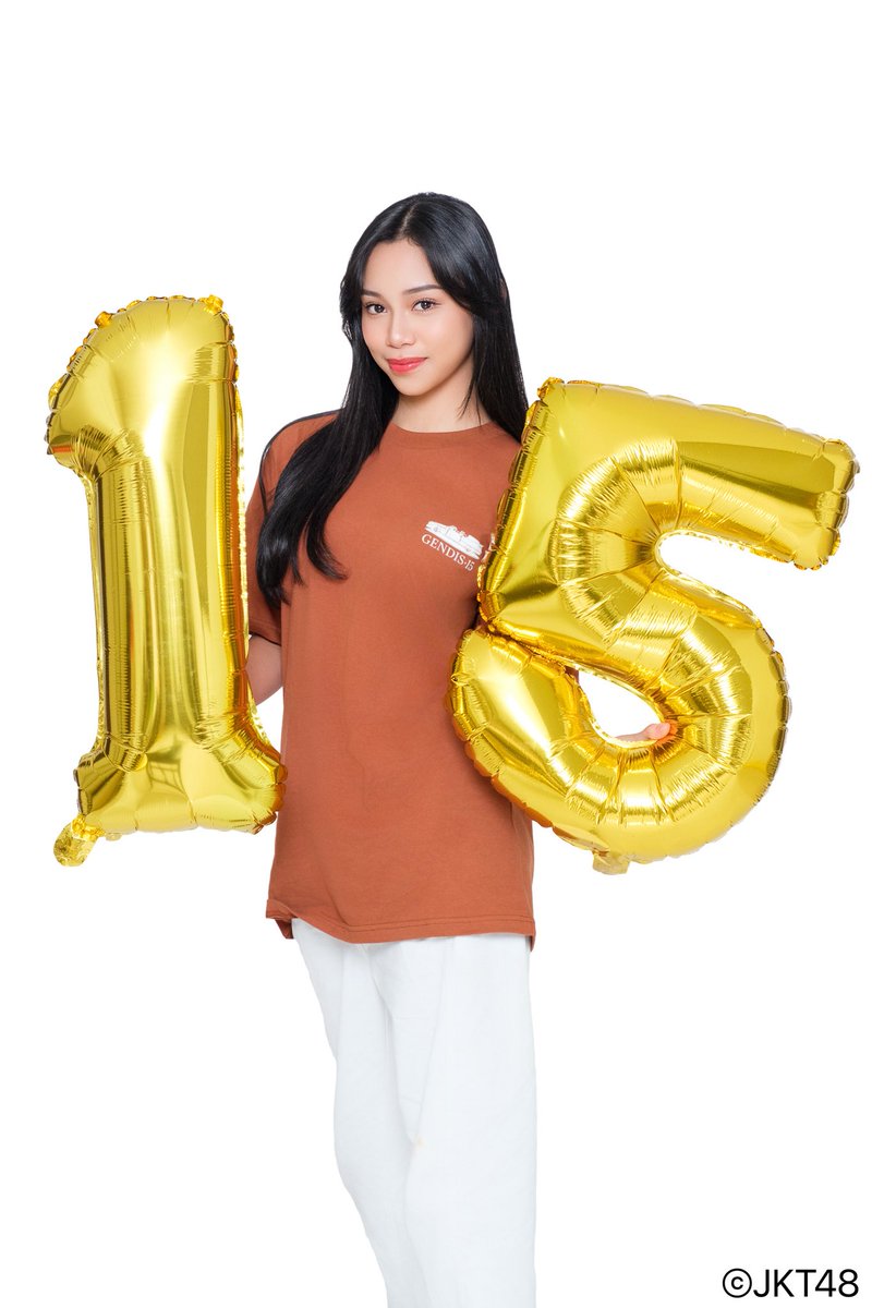 officialJKT48's tweet photo. Selamat ulang tahun, Gendis! ✨ @Gendis_JKT48 
Si periang yang selalu mencairkan suasana.

Semoga bahagiamu menular ke mana pun kamu melangkah, dan tetaplah menjadi cahaya yang menghangatkan!

#Menjad1Dewa5a 💙 https://t.co/UUK5e5K8Fs