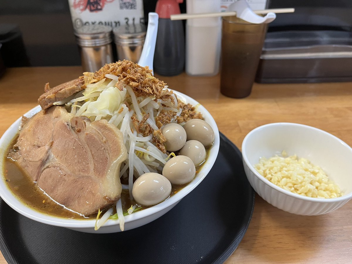 ow01hiro's tweet photo. 初代 極

カレーラーメン 中 ニンニク増し うずら

梅雨の雨で涼しかったので熱いものをと、これ。久しぶりのカレーだけど美味い😋 豚半分にするの忘れ、完食するも腹パン(^^) ご飯まで届かず残念😢ニンニク増したら入りきらず別皿(^^) がっつり補給できました、今日も満足。ご馳走様でした❗️ https://t.co/YACQngmHhe