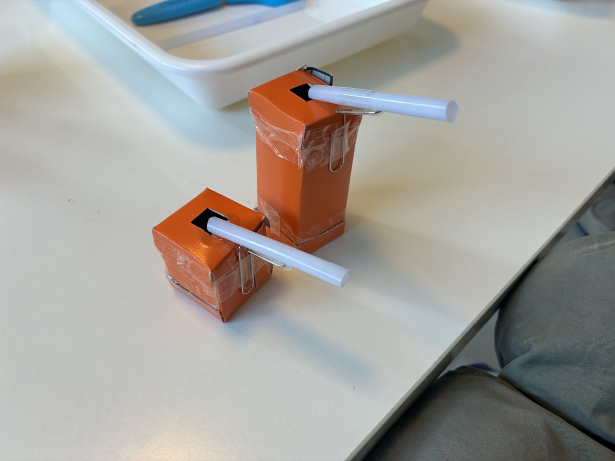 tscitech's tweet image. 6月18日にブライドチャイルドにてホーホーホイッスルの工作を行いました。
ホーホーホイッスルは、吹き込んだ空気が箱の穴付近の空気を振動させることで音が鳴るという工作です。
工作を通して、楽器の音が鳴る仕組みを学ぶことができました。
参加してくださった皆様、ありがとうございました!