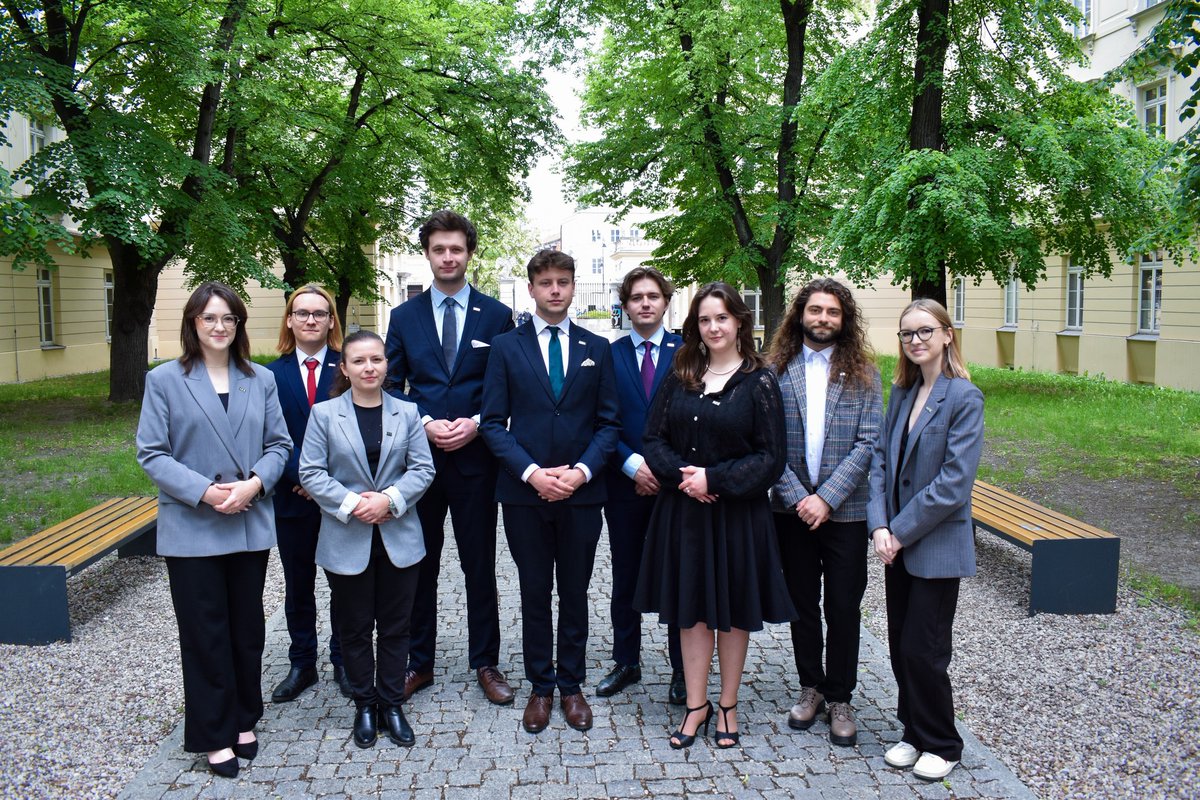 Forum Akademickie (@forumakad) on Twitter photo Przedstawiciele <a href="/SGHWarsaw/">SGH w Warszawie</a>, <a href="/UKSW_Warszawa/">UKSW</a>, <a href="/PW_edu/">Politechnika Warszawska</a>, <a href="/Uniwersytet_GD/">Uniwersytet Gdański</a> i Politechniki Krakowskiej weszli w skład nowego Zarządu Krajowego <a href="/NZSorg/">Niezależne Zrzeszenie Studentów</a>. Przewodniczącym na kadencję 2025/26 został Oskar Śliwka z #SGH.
forumakademickie.pl/oskar-sliwka-z… Przedstawiciele <a href="/SGHWarsaw/">SGH w Warszawie</a>, <a href="/UKSW_Warszawa/">UKSW</a>, <a href="/PW_edu/">Politechnika Warszawska</a>, <a href="/Uniwersytet_GD/">Uniwersytet Gdański</a> i Politechniki Krakowskiej weszli w skład nowego Zarządu Krajowego <a href="/NZSorg/">Niezależne Zrzeszenie Studentów</a>. Przewodniczącym na kadencję 2025/26 został Oskar Śliwka z #SGH.
forumakademickie.pl/oskar-sliwka-z…