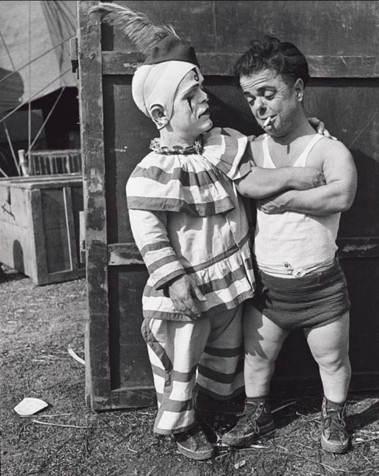 Monday…

📸 John Gutmann

“Two Clowns Backstage” (1940)