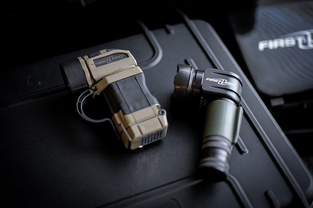 ostrich1942's tweet photo. FIRST LIGHT タクティカルライト T-MAX&TORQ
赤・緑LEDの組み合わせで、血液の視認性を高めます。
T-MAX:米陸軍衛生隊採用。高輝度+複数色LED搭載。
TORQ:特殊光で視認性向上、耐衝撃・320°ヘッド回転。
#FirstLightUSA #TMAX #TORQ #タクティカルライト #IFAK #戦術装備 #ミリタリー #個人装備 https://t.co/Cbp12xqYf0