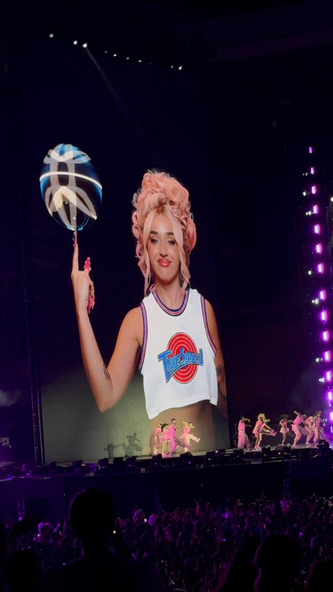 Maite_13rubiah's tweet photo. @lolaindigomusic  ESPECTACULAR el Concierto, uno de los mejores días de mi vida sin duda, REINA, REINA Y REINA 👑 https://t.co/wRJvaYc20m