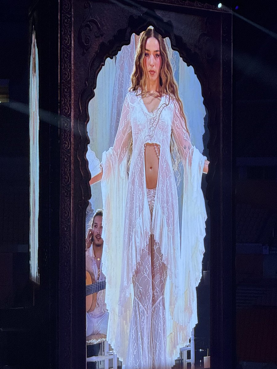 Maite_13rubiah's tweet photo. @lolaindigomusic  ESPECTACULAR el Concierto, uno de los mejores días de mi vida sin duda, REINA, REINA Y REINA 👑 https://t.co/wRJvaYc20m
