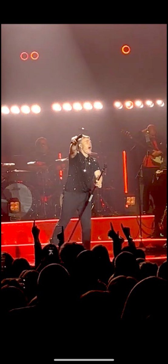 _VJ77's tweet photo. @GaryBarlow I mean my pictures of you are not the clearest but everyone loves a mic between the loins snap😝🤣🎤 🐝 and a few of me and my mini me - Can you guess what song? 🤣🙌🏻 #MyBirthdayGig #MyMiniMe #Manchestaaaaar #posttourblues - Don’t be sad it’s over smile because it happened 🫶🏻 XX https://t.co/qoOGEjYkr7